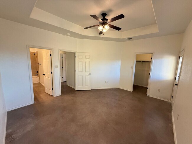 Building Photo - Modern 3bd 2ba Duplex in Prime Location
