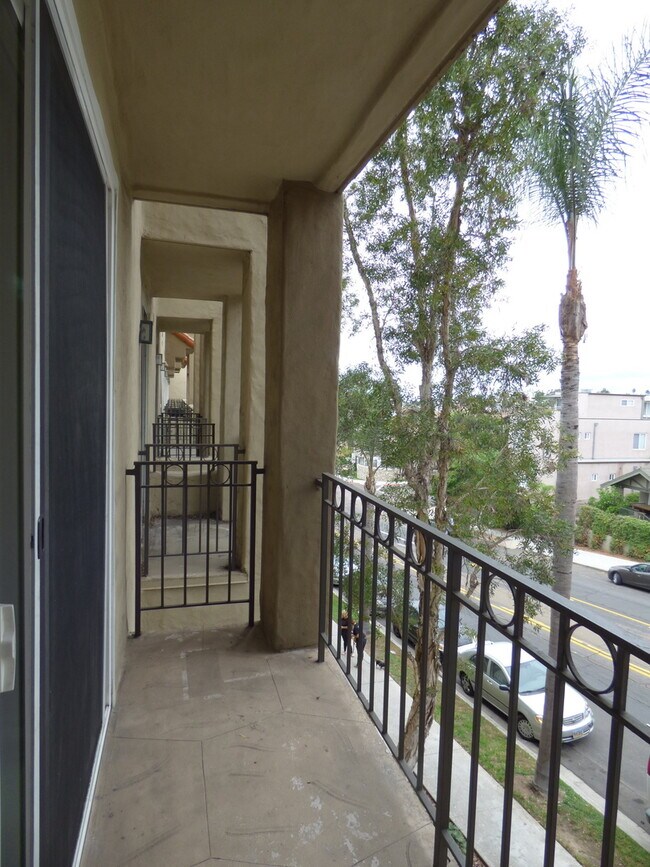 Building Photo - Spacious 2 Bedroom 2 Bath Condo in Bankers...