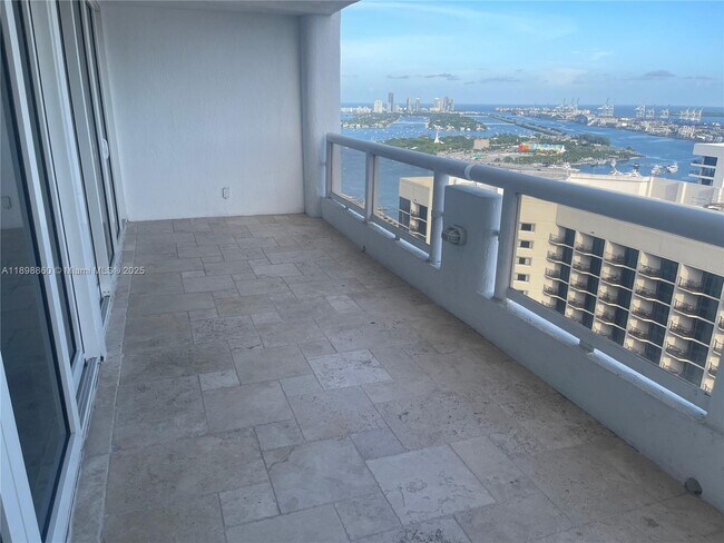 Building Photo - 1717 N Bayshore Dr