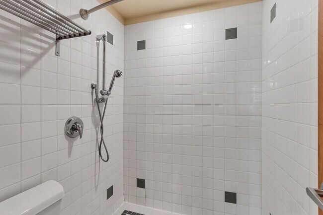 Building Photo - Modern Downtown Salt Lake City 1bd/1ba Con...