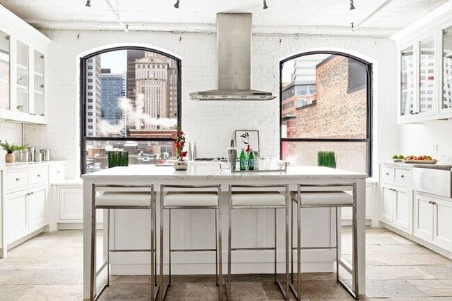 Building Photo - 121-123-123 Beach St