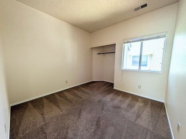 Building Photo - 347 Lagoon Cir