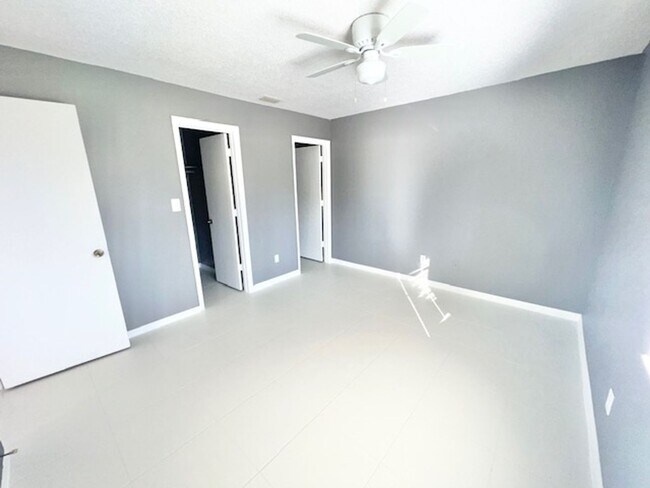 Building Photo - Orlando - 2 Bedroom, 2 Bathroom - $1,945.00