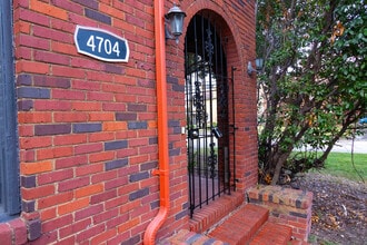 Building Photo - 4704 Chenevert St