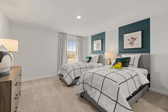 Building Photo - 689 Birdie Dr