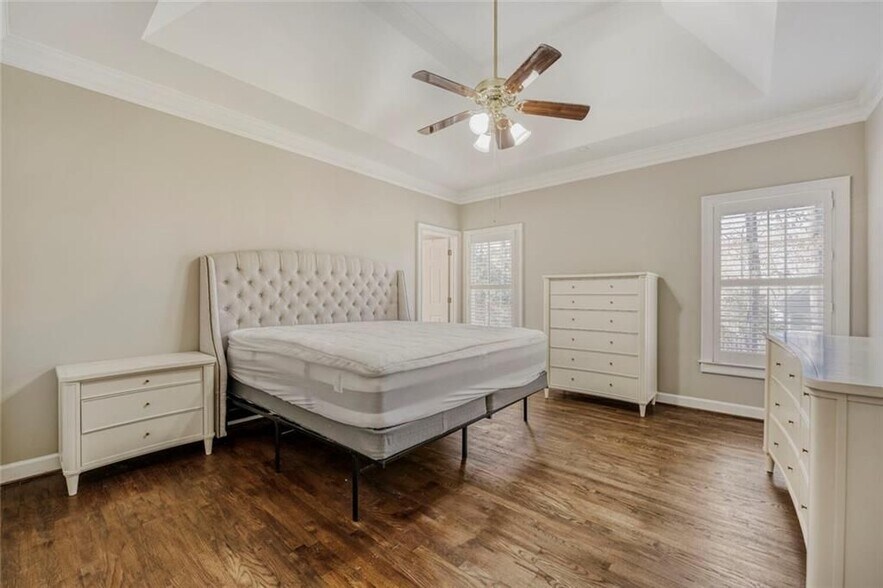 Building Photo - 1111 Lake Washington Dr NW