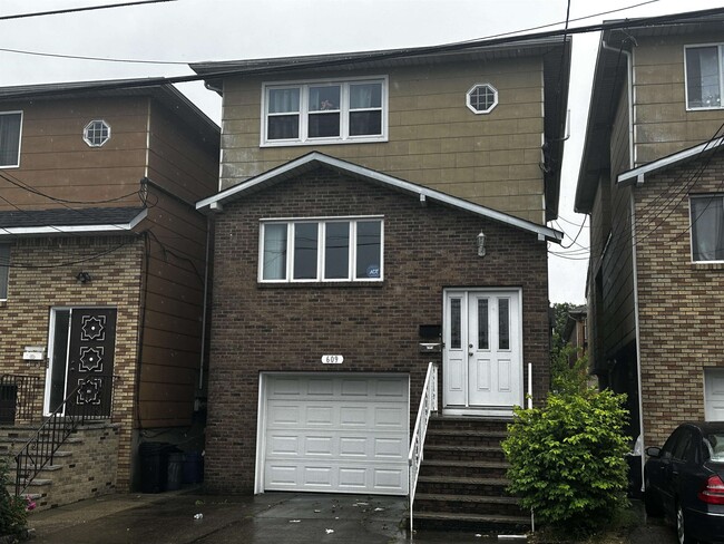 Primary Photo - 609 Sussex St