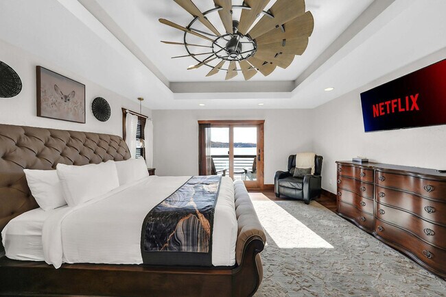 Building Photo - 201 Shady Ozark Ln