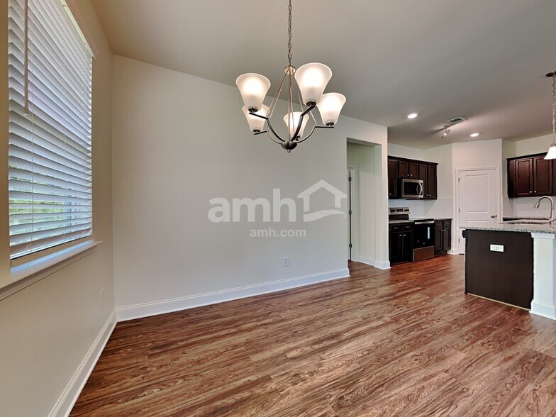 Building Photo - 586 Slew Dr