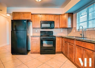 Building Photo - Three Bedroom Townhome within Walking Distance to USC!