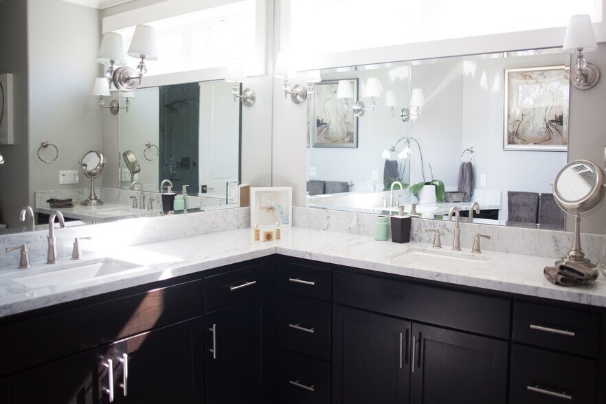 1st floor bathroom - 226 Sunnyside Ave
