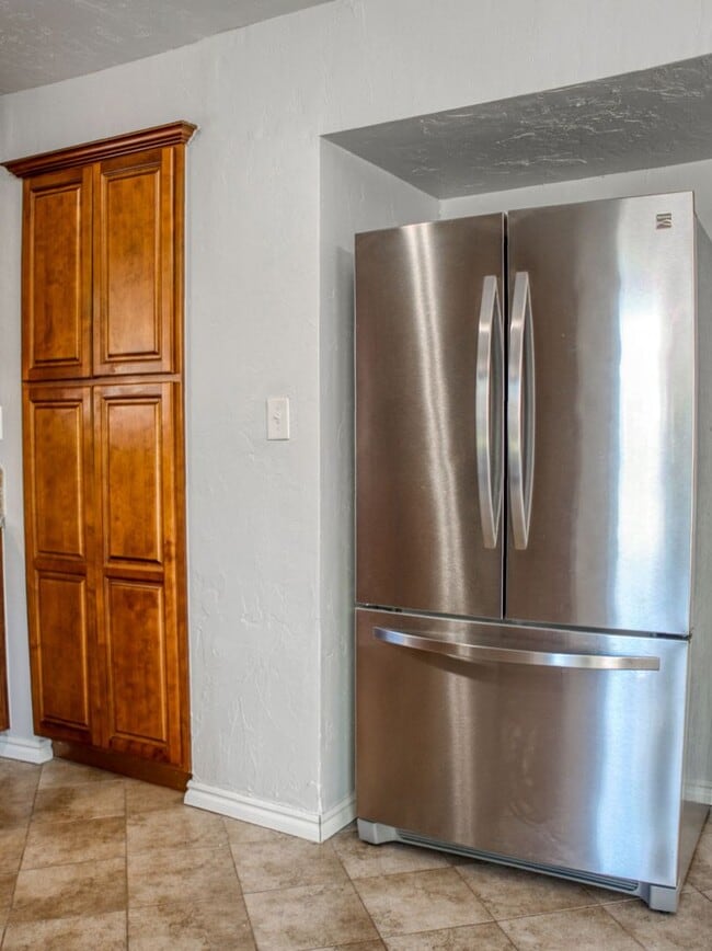 Building Photo - 3 Bedroom 2 Bath home in Shawnee!