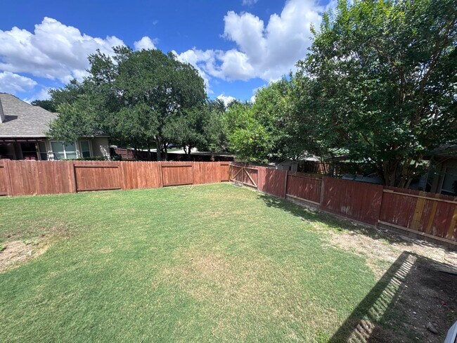 Building Photo - Gorgeous 4 BD | 3.5 BA | 2 CAR GARAGE Available in Sonoma Ranch Helotes! Move in Ready July 2026!