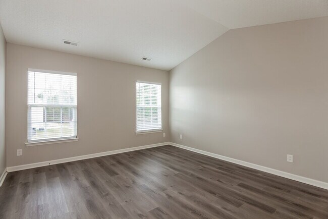 Building Photo - 9809 Holly Park Dr