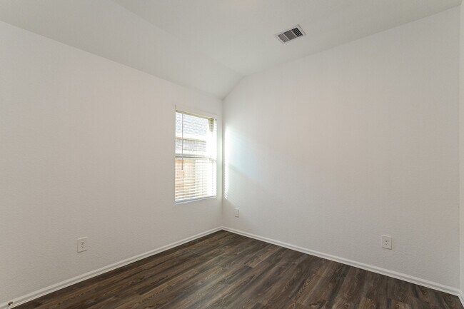 Building Photo - 18446 Summit Ranch Dr