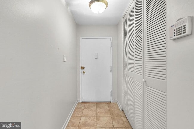 Building Photo - 10643 Weymouth St