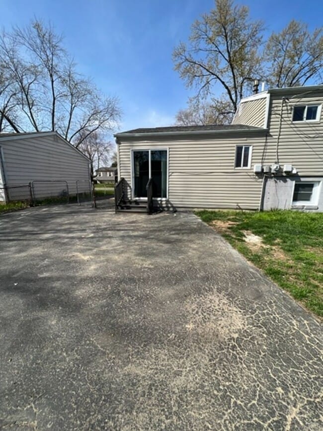 Building Photo - 5441 Deforest Dr