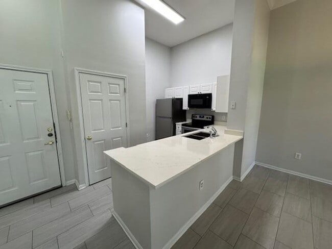 Building Photo - 1 Bedroom Ground Floor Downtown Celebratio...