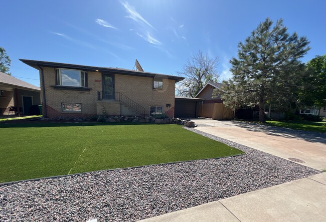 Building Photo - 2 Bedroom 2 Bathroom Lower Unit in Wheat Ridge