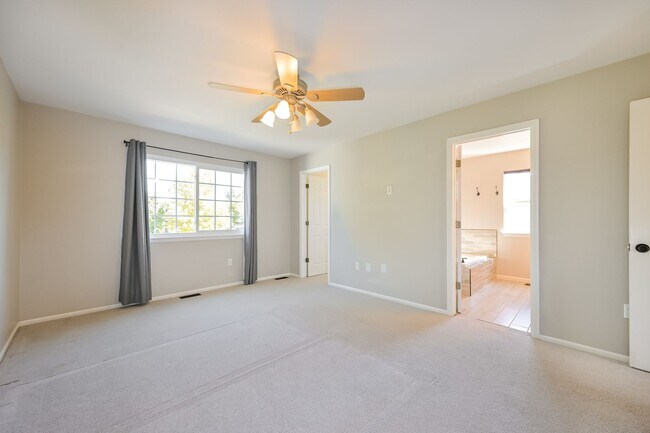 Building Photo - Spacious 4 Bed/ 3.5 Bath Home with Finishe...
