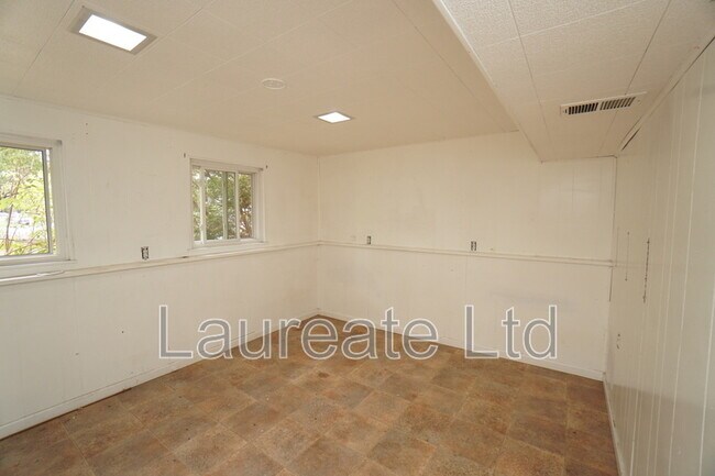 Building Photo - 11536 E Center Dr