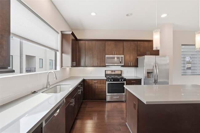 Building Photo - 1613 Milby St