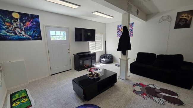 Building Photo - Heart of Puyallup Stunner; a Must See!