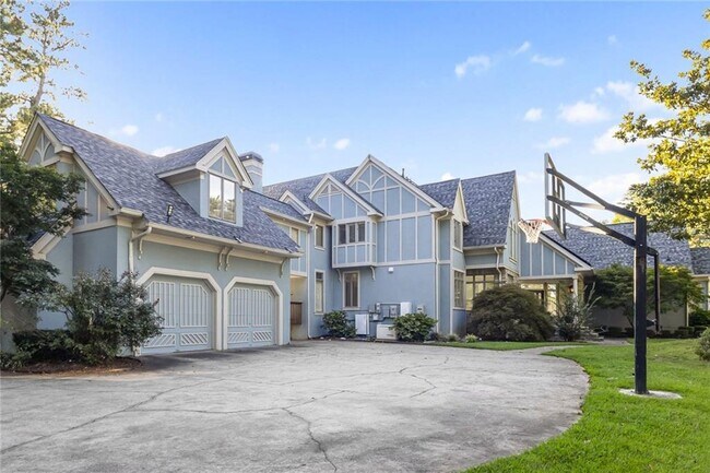 Building Photo - 2910 Emerald Dr