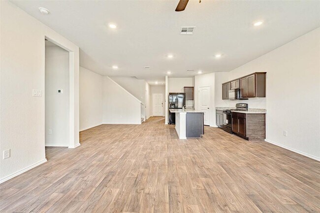 Building Photo - 204 Lily Pond Trl