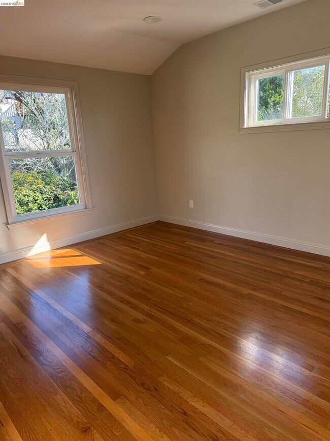 Building Photo - 83 Alamo Ave