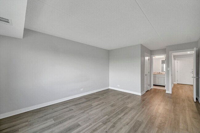 Building Photo - 350 Plum Creek Dr