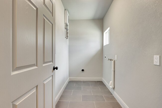 Laundry - 707 NW 2nd Terrace