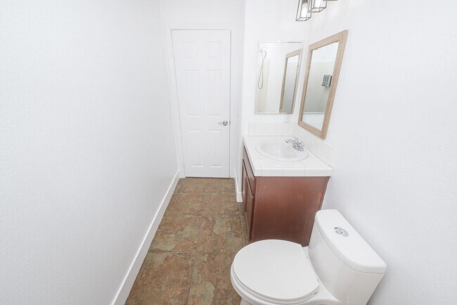 Building Photo - 511 Stork St