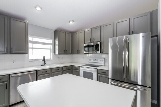 Building Photo - 1739 Sweetspire Dr