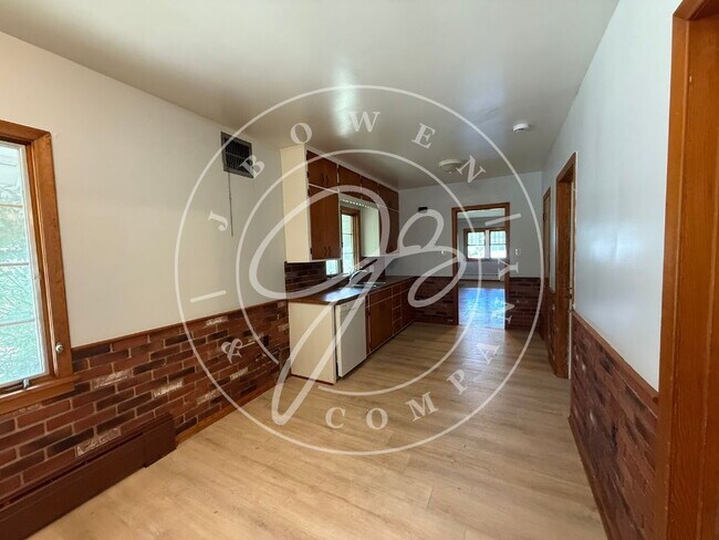 Building Photo - Charming 3-Bed, 2-Bath Gem on Loxley Road ...