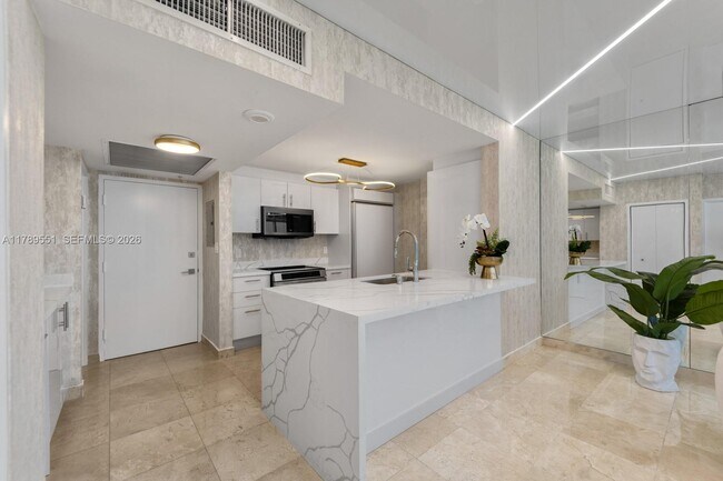 Building Photo - 10275 Collins Ave
