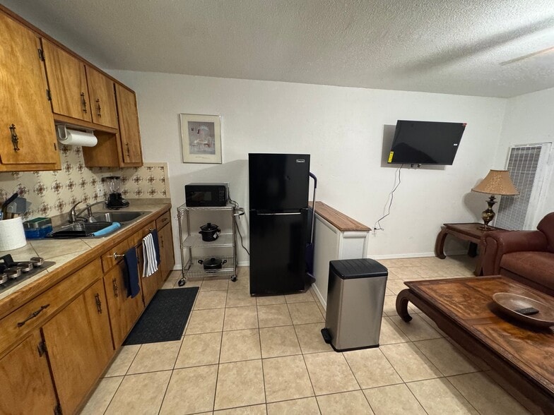 Building Photo - 608 Alicia Dr