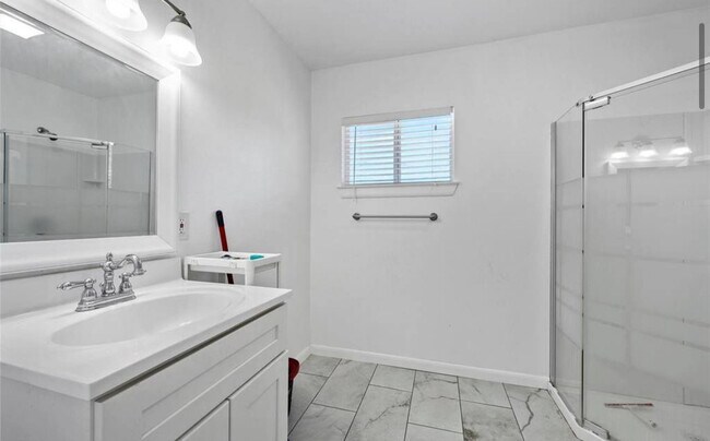 Building Photo - 1025 N 32nd St