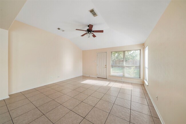 Building Photo - 20410 Pomegranate Ln