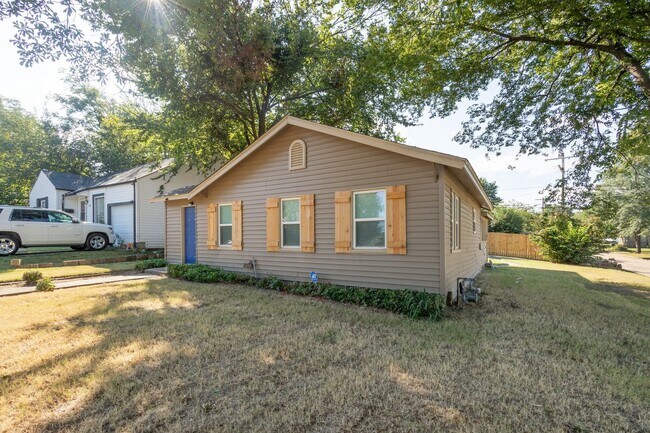 Primary Photo - 3/1.5 Near TU Available Now!