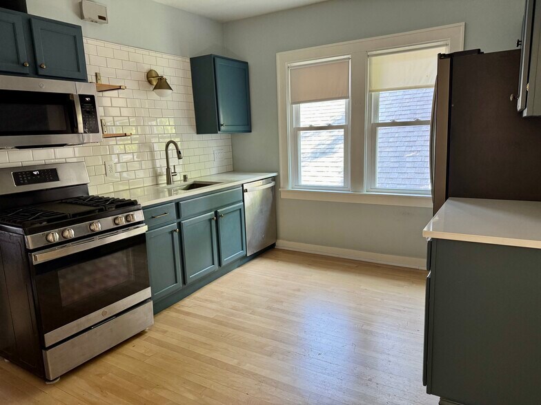 Kitchen - 2551 N Fratney St