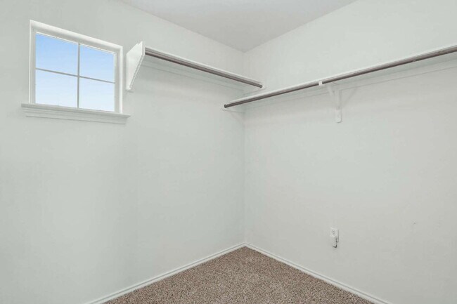 Building Photo - "Spacious 4-Bed, 3-Bath Retreat with Solar Panels!"