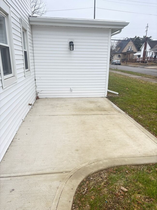 Building Photo - Newly Remodeled 4 Bedroom by Electric Works