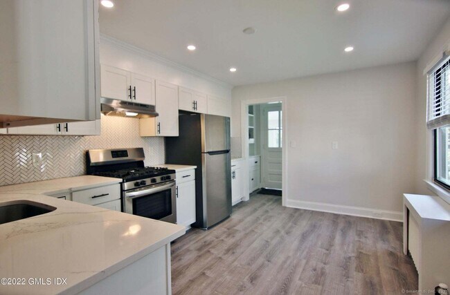 Building Photo - 24 Comly Ave