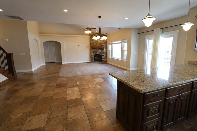 Building Photo - Large Pet Friendly House in the Foothills of Provo