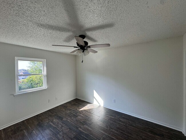 Building Photo - Spacious and recently remodeled 3 bedroom, 2 bathroom home located in a quiet neighborhood in Cop...