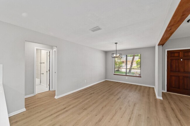 Building Photo - Beautifully Renovated 3 Bed 2 Bath Home in...