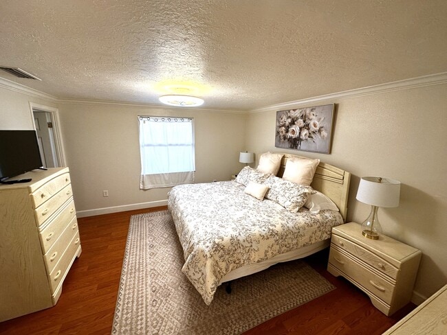 Building Photo - 1129 Riviera St