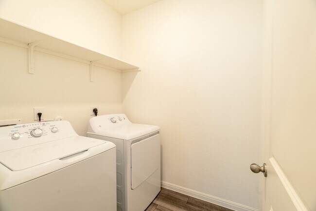 Building Photo - 402 Gemsbok Rd