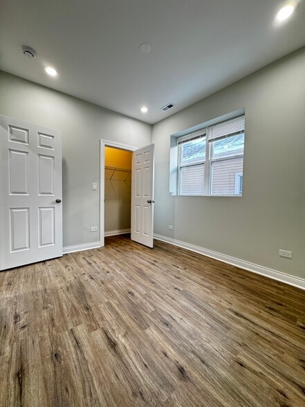 Building Photo - 6807 S Paulina St